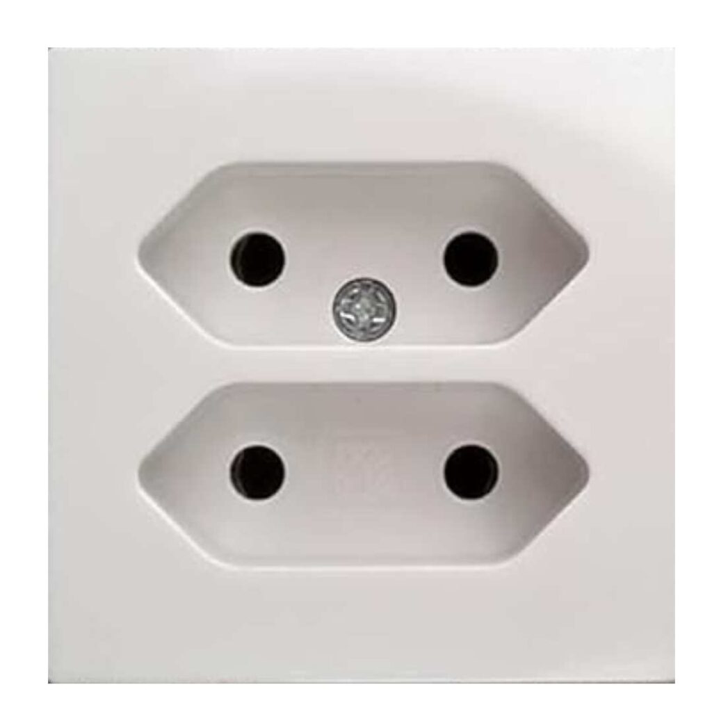 Doppelsteckdose ohne eingesteckte Stecker.