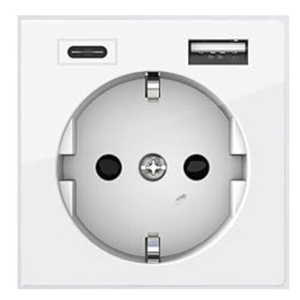 Steckdose mit USB- und USB-C-Anschlüssen